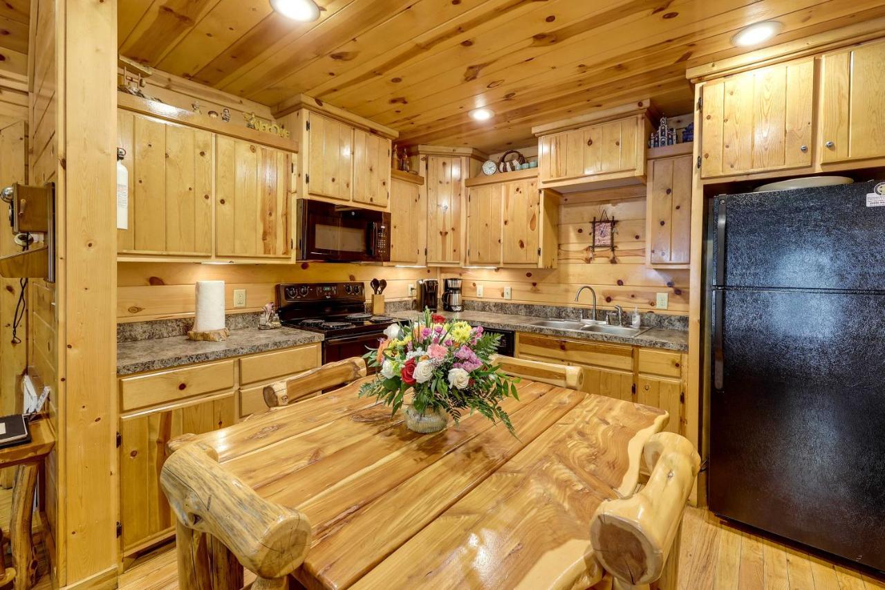 Broken Bow Rental Cabin With Hot Tub And Bar Екстериор снимка