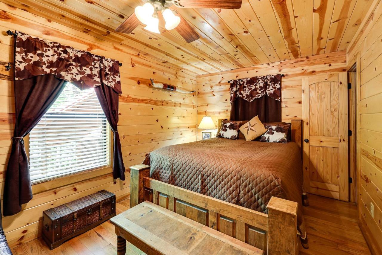 Broken Bow Rental Cabin With Hot Tub And Bar Екстериор снимка