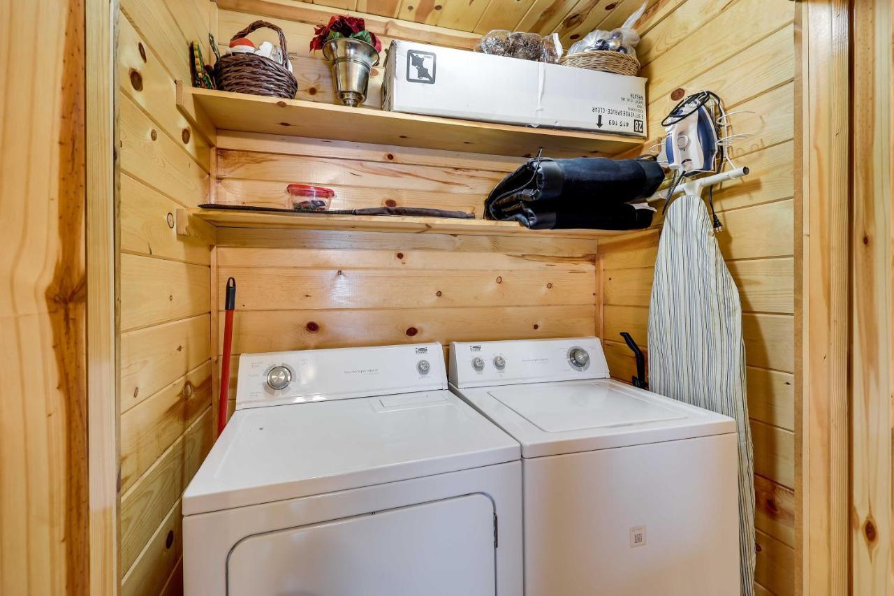 Broken Bow Rental Cabin With Hot Tub And Bar Екстериор снимка